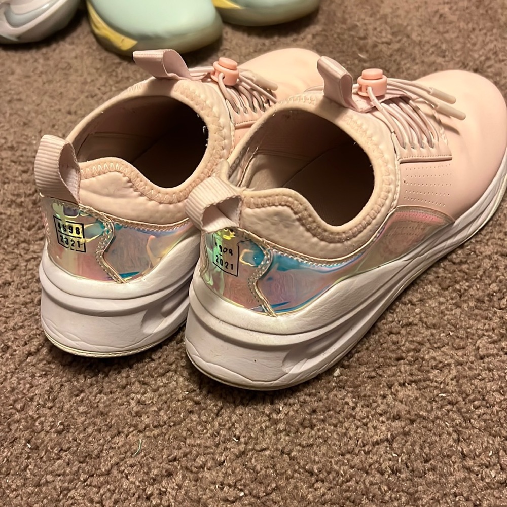 Clove shoes